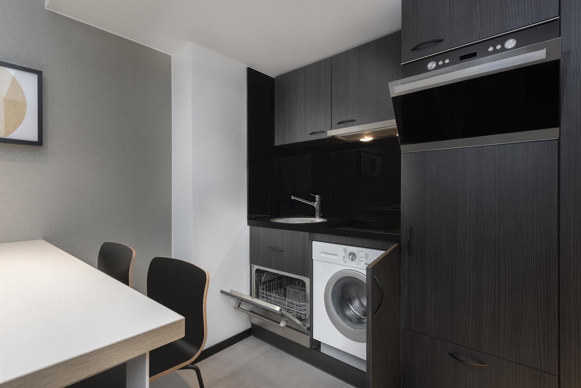 Adina Apartment Hotel Leipzig Ngoại thất bức ảnh